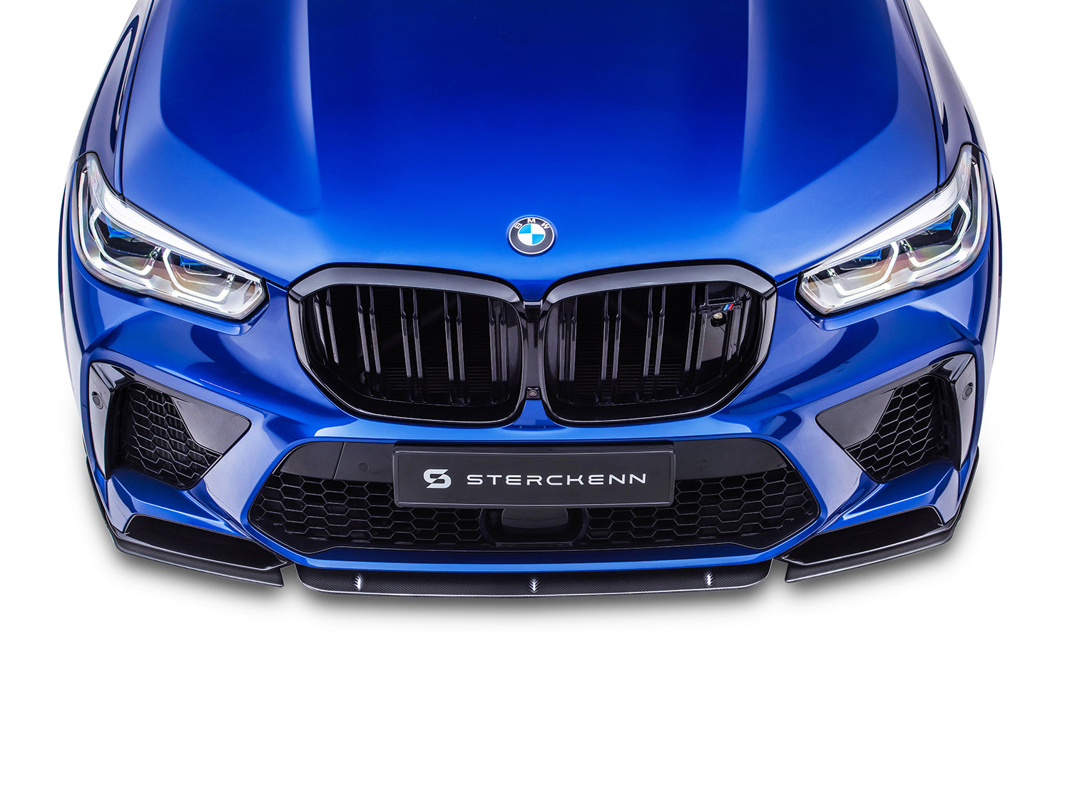 Front view on a blue BMW X5M (F95) with sterckenn logo on a white background