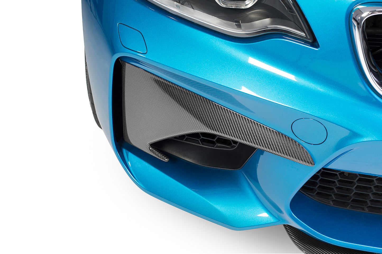 Close-up of the bumper inserts on the blue BMW M2 (F87)