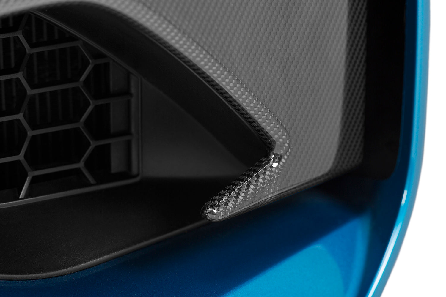 bumper inserts on the front bumper of the BMW M2 (F87)